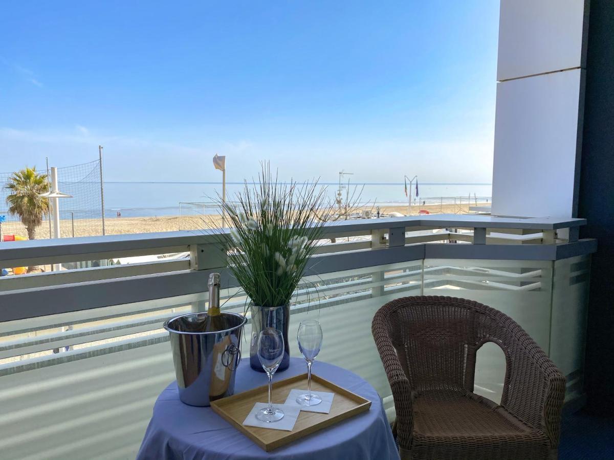 Club Hotel Riccione Esterno foto