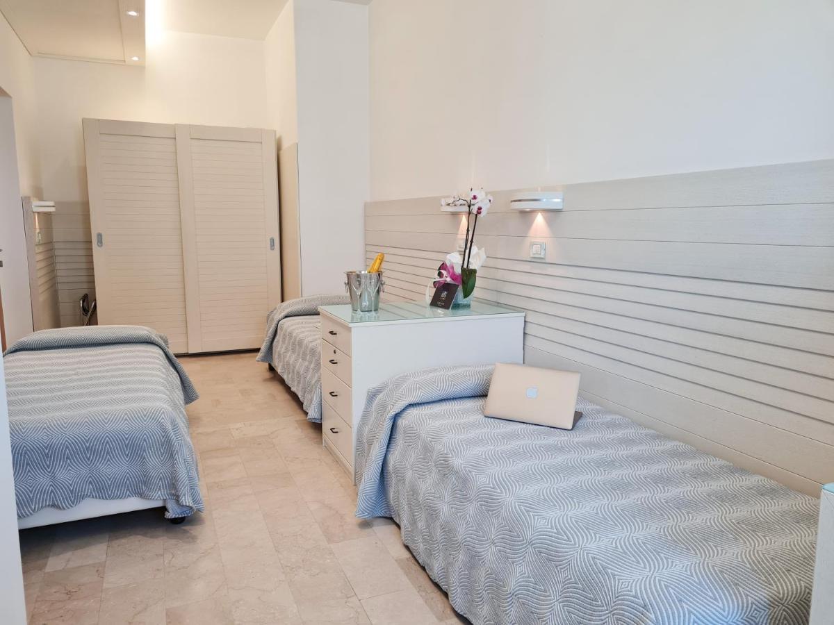 Club Hotel Riccione Esterno foto