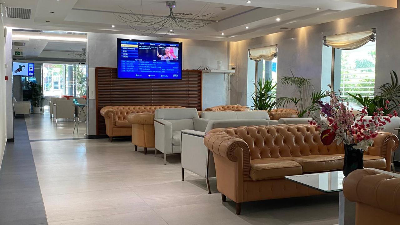 Club Hotel Riccione Esterno foto