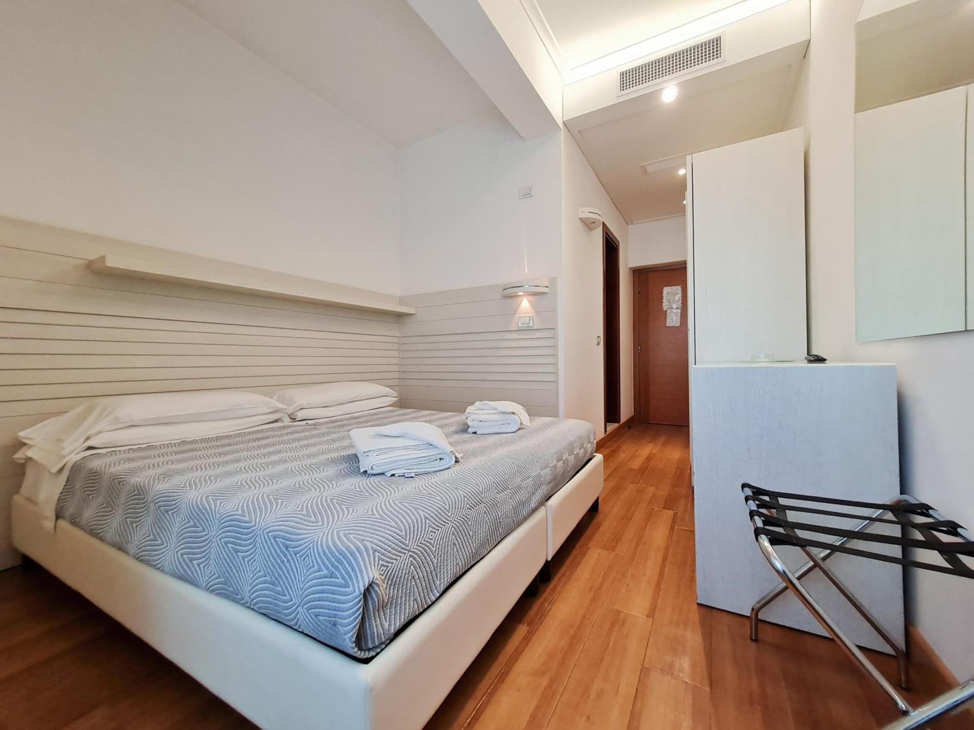 Club Hotel Riccione Esterno foto
