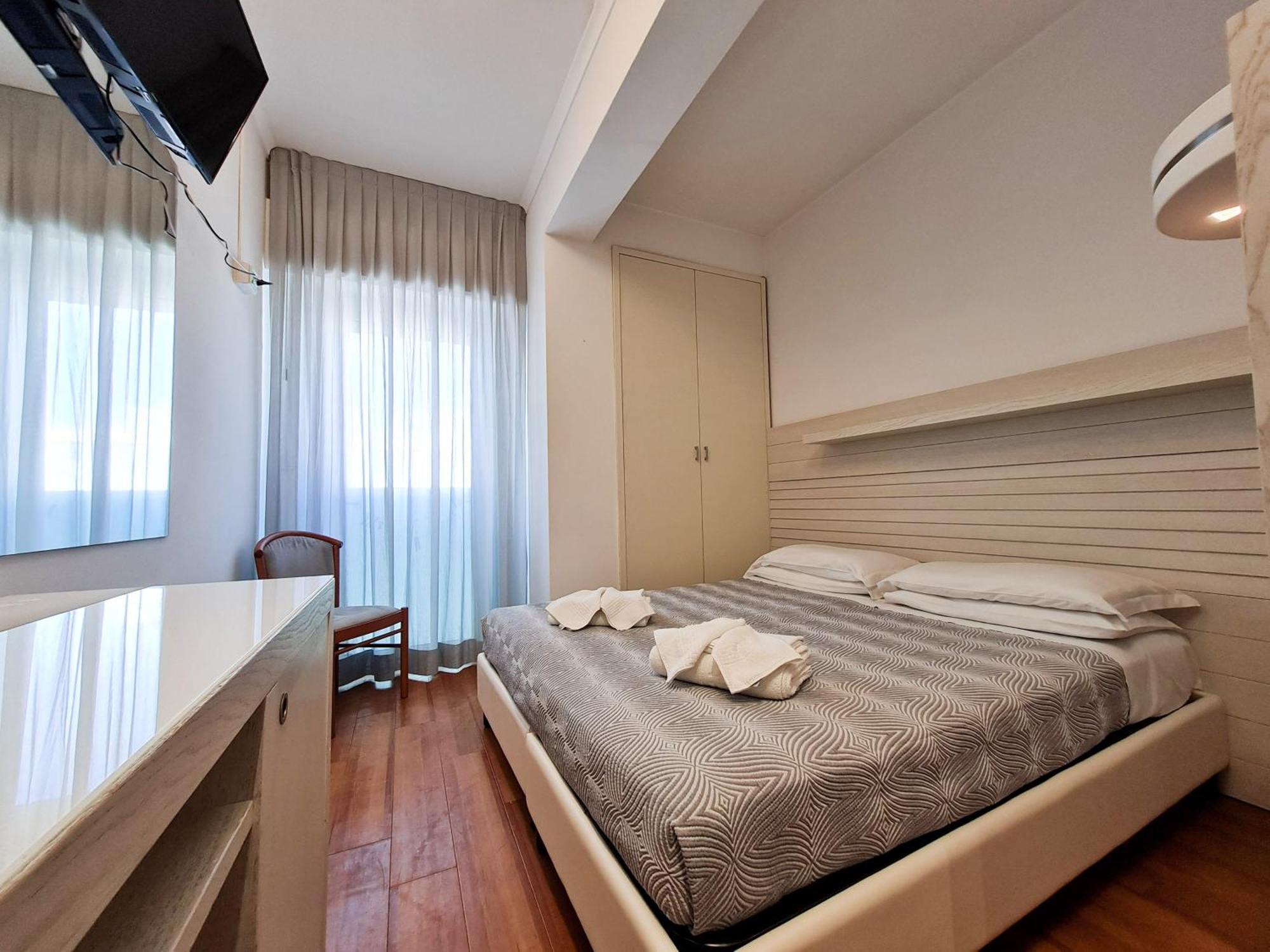 Club Hotel Riccione Esterno foto