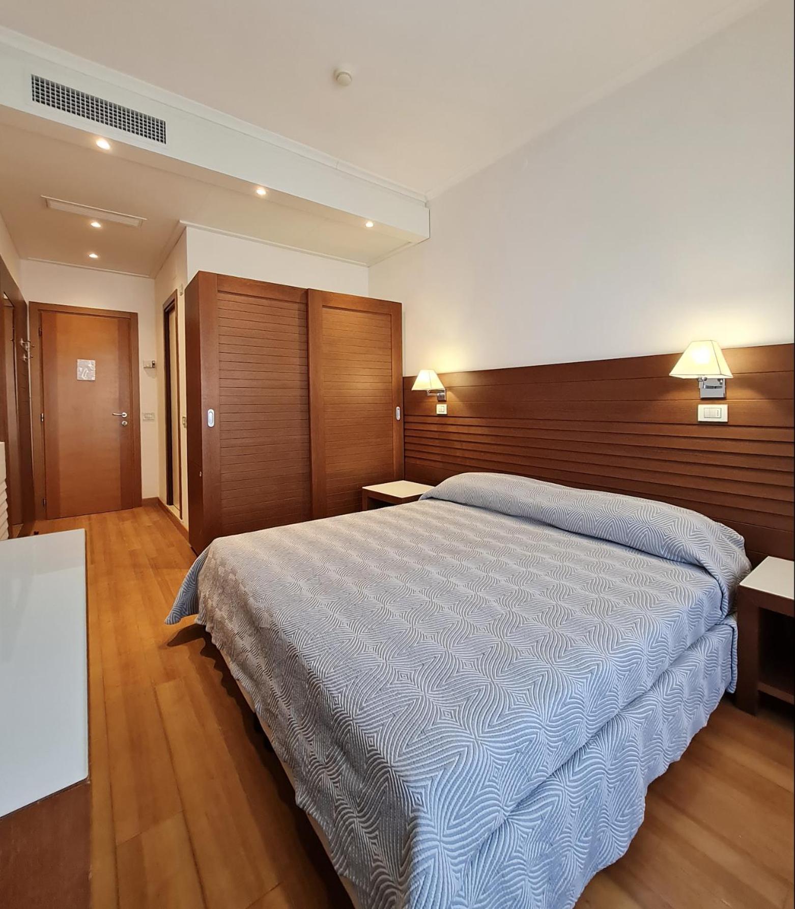 Club Hotel Riccione Esterno foto