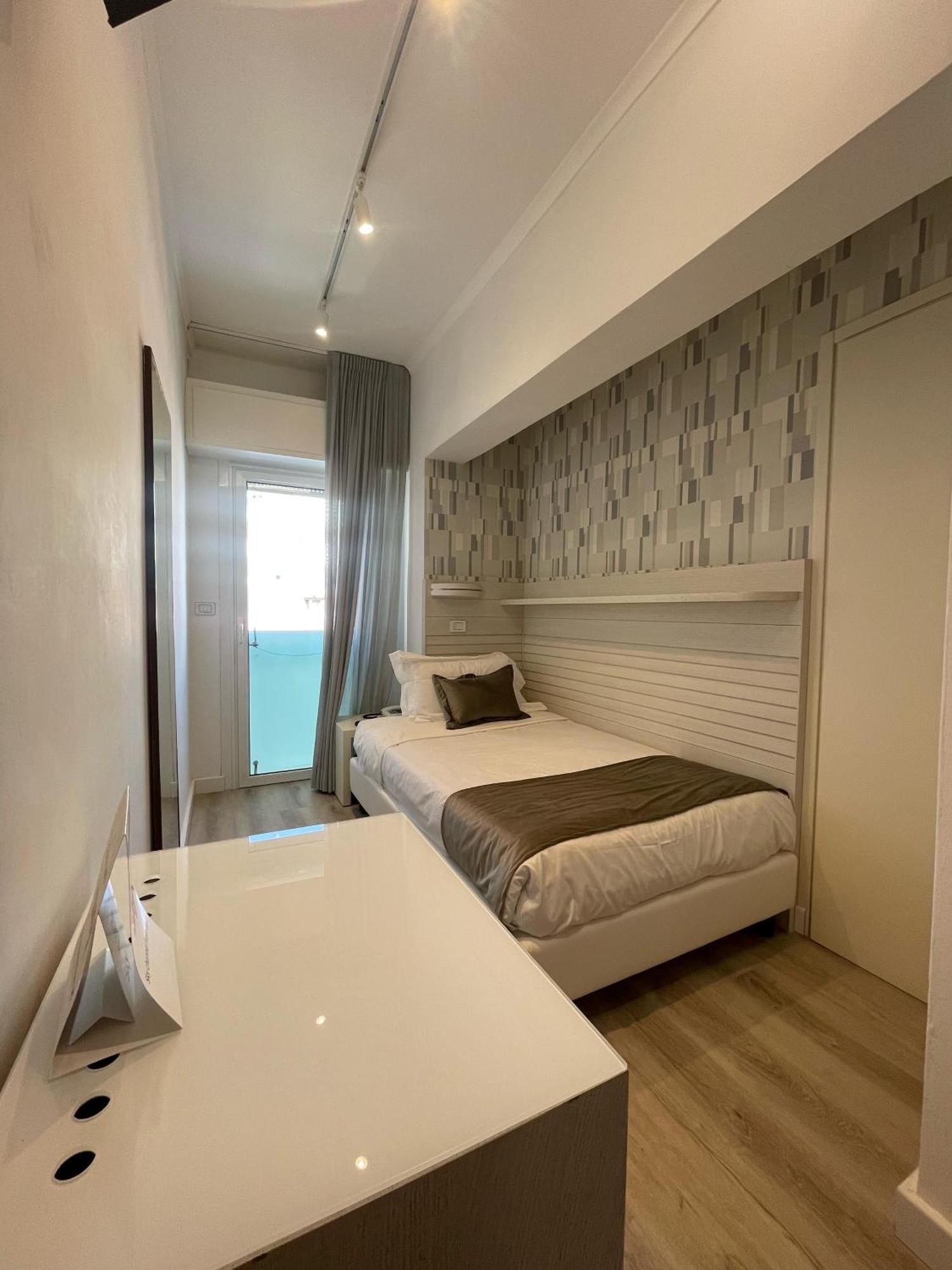 Club Hotel Riccione Esterno foto