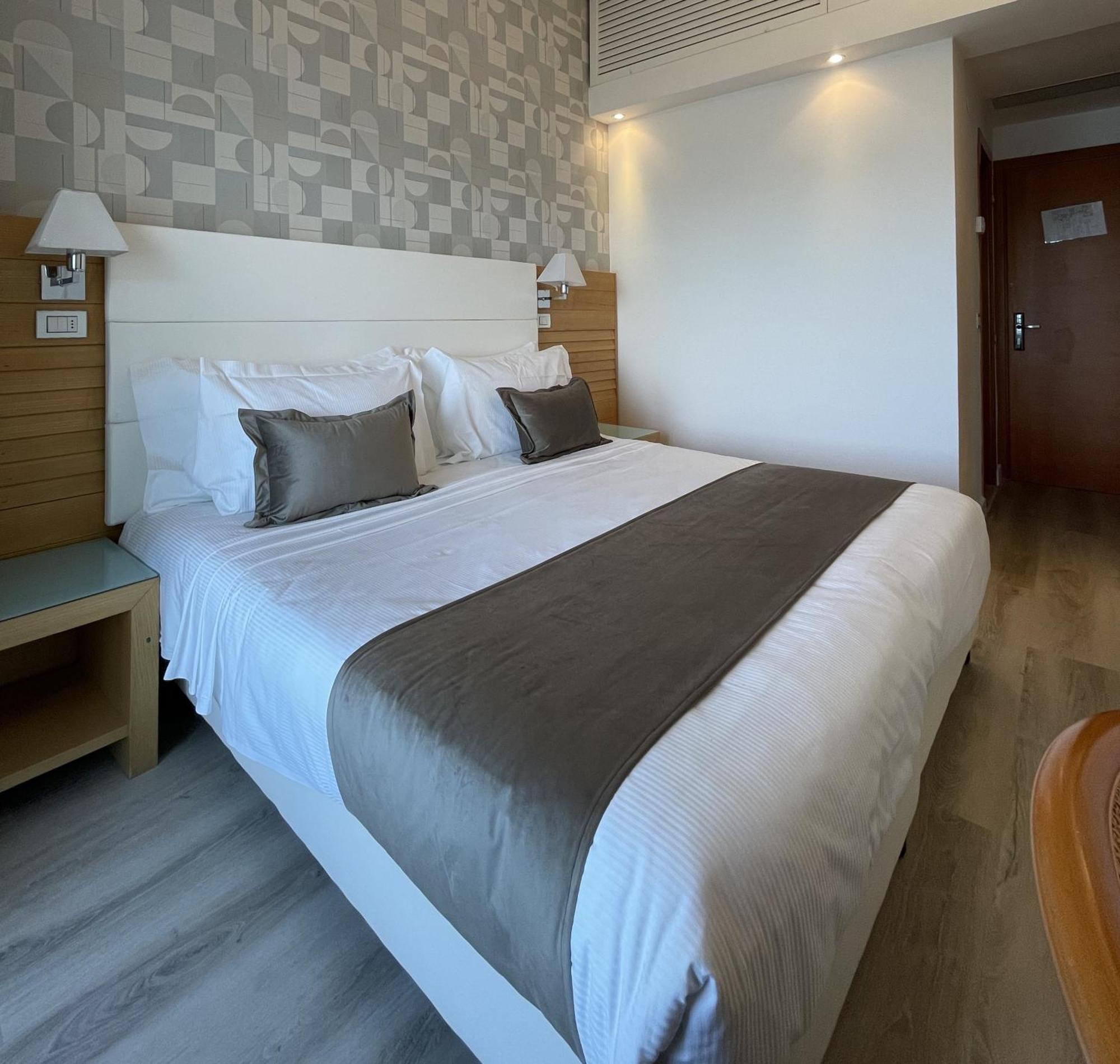 Club Hotel Riccione Esterno foto