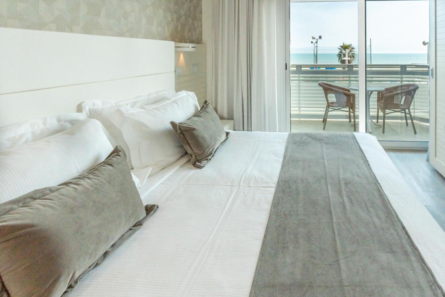 Club Hotel Riccione Esterno foto