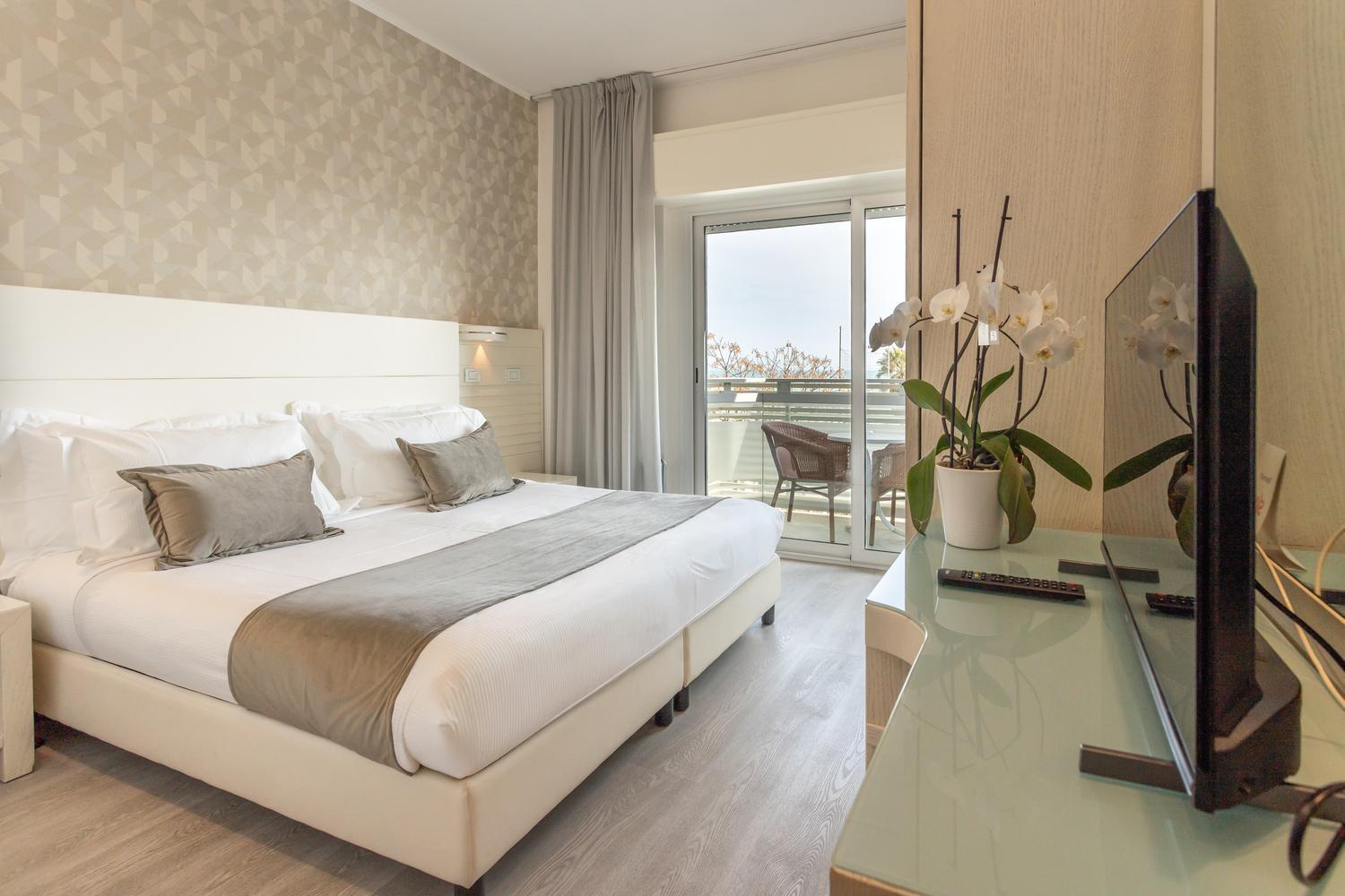 Club Hotel Riccione Esterno foto