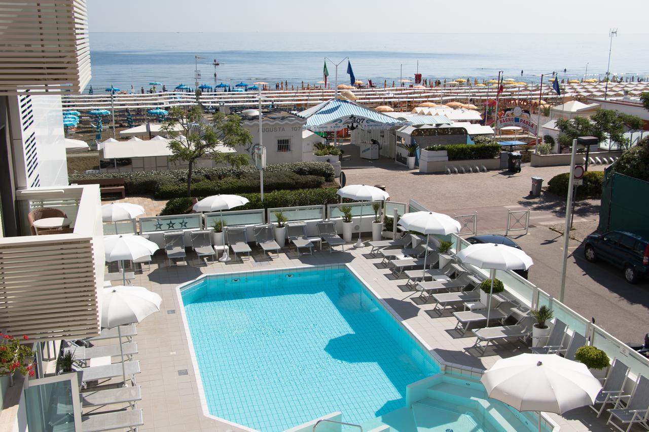 Club Hotel Riccione Esterno foto